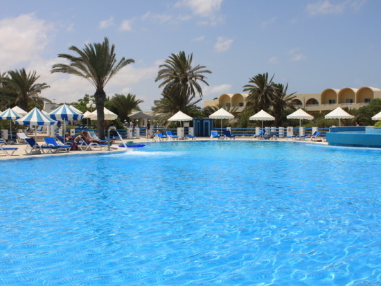 Schner, weitlufiger Hotelpool auf Djerba